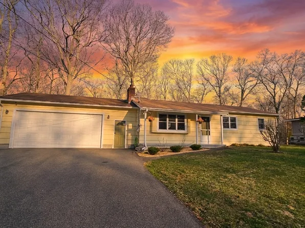 14 Cedarwood Lane, Old Saybrook, CT 06475