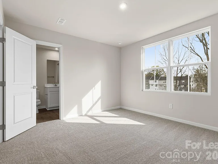 7024 Capstan Ter — Photo 27
