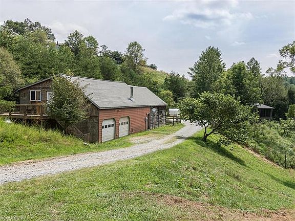 3rd image of 117 Laurel Wood Dr