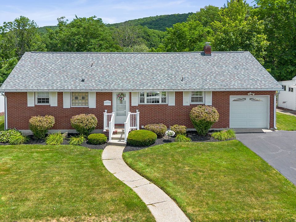 1st image of 305 Woodlawn Dr