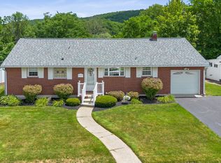 305 Woodlawn Dr, Vestal, NY 13850
