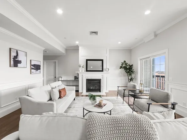 823 E 6th St #5, Boston, MA 02127