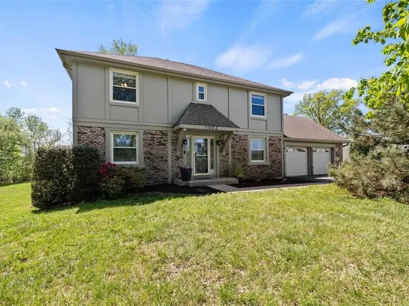 1003 S 9th St, Louisburg, KS 66053