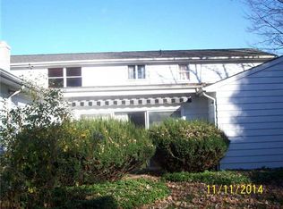 5204 Robinhood Ln, Erie, PA 16509