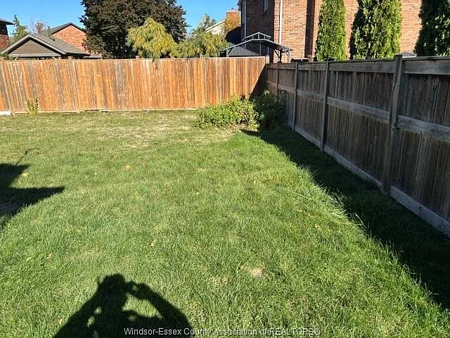 586 Dresden Pl — Photo 11