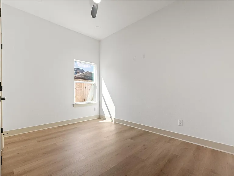 4214 Clover St — Photo 18