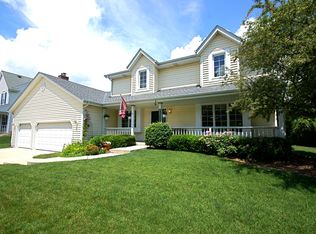 7912 W Lake Pointe Dr, Franklin, WI 53132