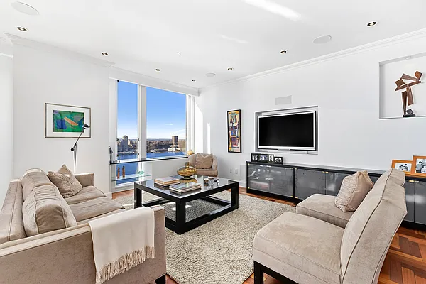 Sold by Compass | media 2