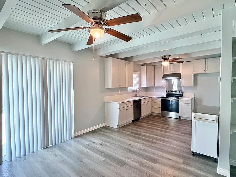 890 N Campus Ave #B — Photo 9