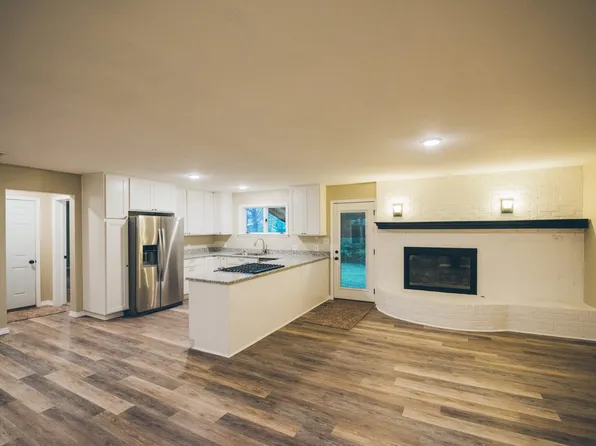 2525 N Azalea Ter, Fayetteville, AR 72703