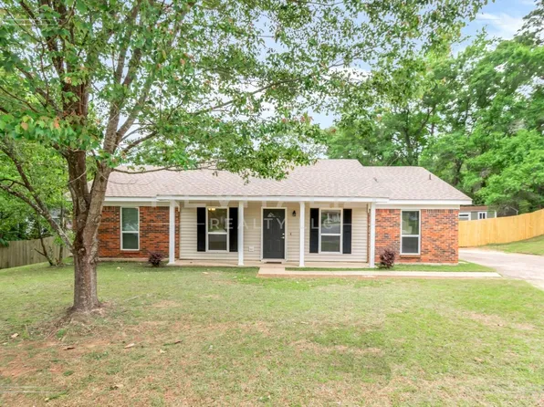 1724 Rustic Wood Ct, Mobile, AL 36609