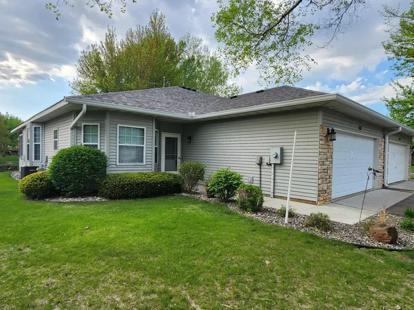 367 100th Ct NE, Blaine, MN 55434