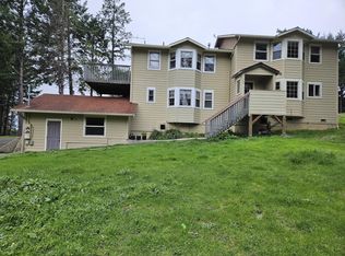 15 Cinch Ct, Whitethorn, CA 95589