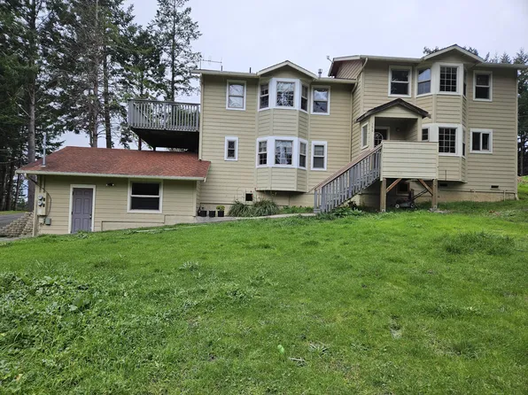 15 Cinch Ct, Whitethorn, CA 95589