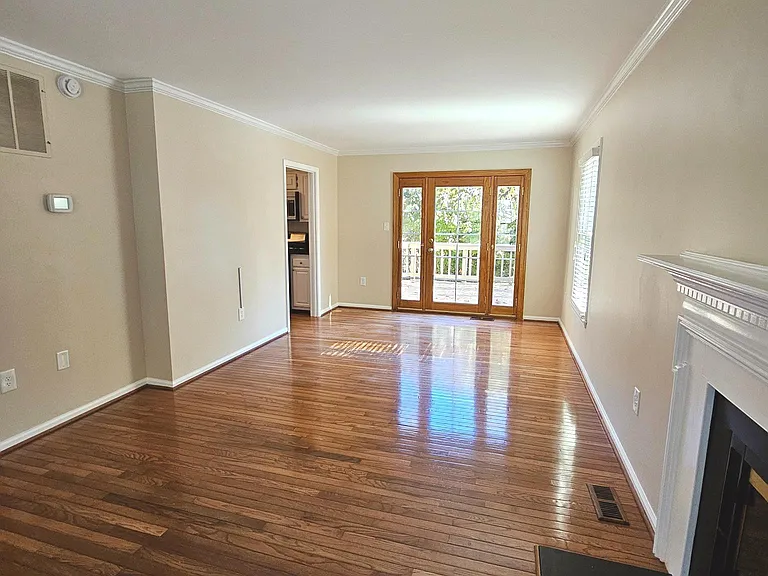 6413 Four Oaks Ln — Photo 10
