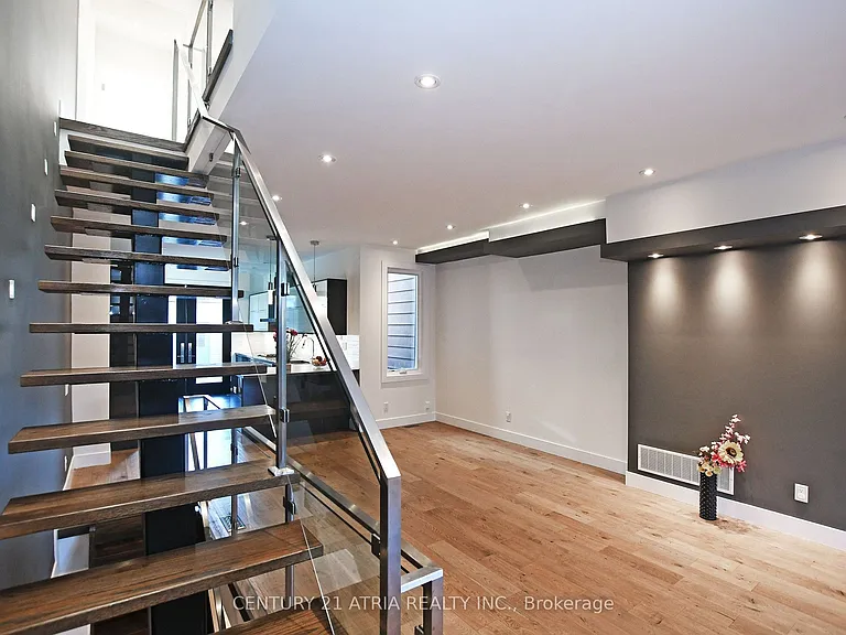 10 Palmerston Ave — Photo 23