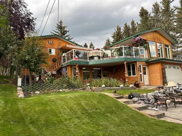 203 NW 2nd St NE, Sundre, AB T0M 1X0