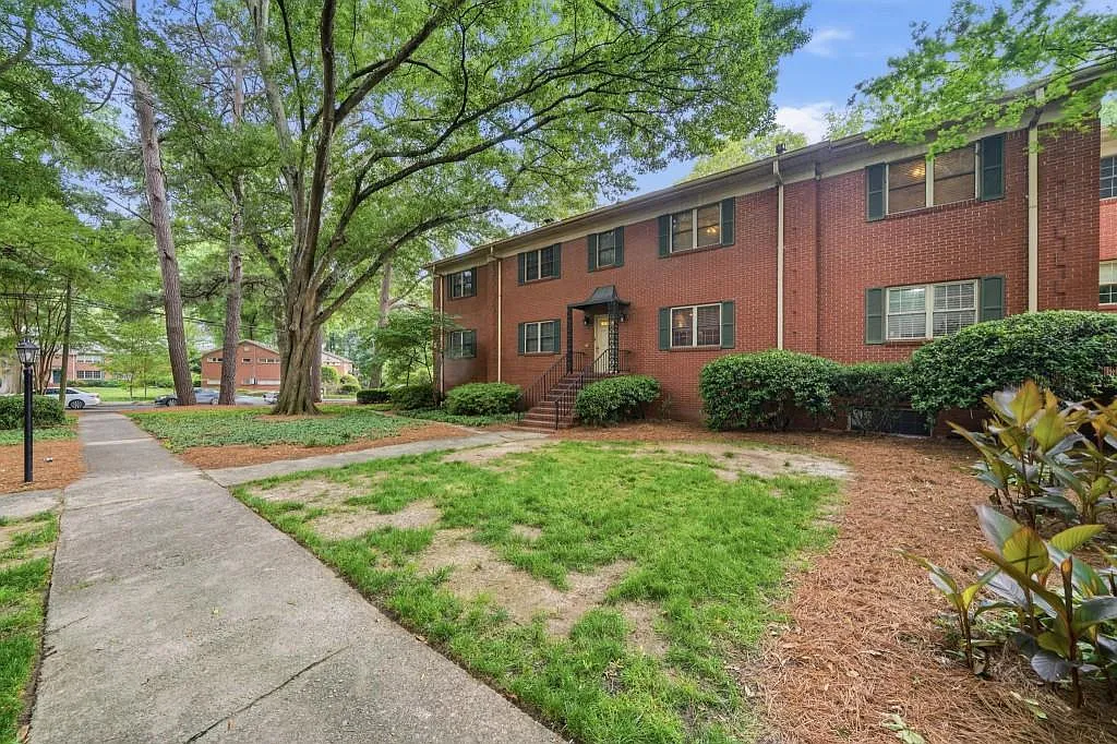 2 bed, 1.5 bath, 1188 sqft, $1,950 — Photo 2
