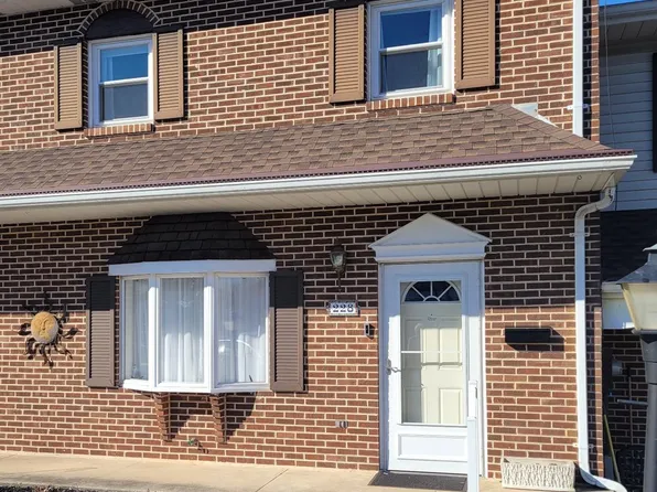 228 Popodickon Dr, Boyertown, PA 19512