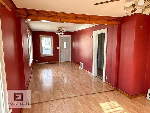 5th image of 900 E Maywood Ave