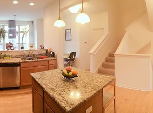 745 Summit Ln, Vernon Hills, IL 60061