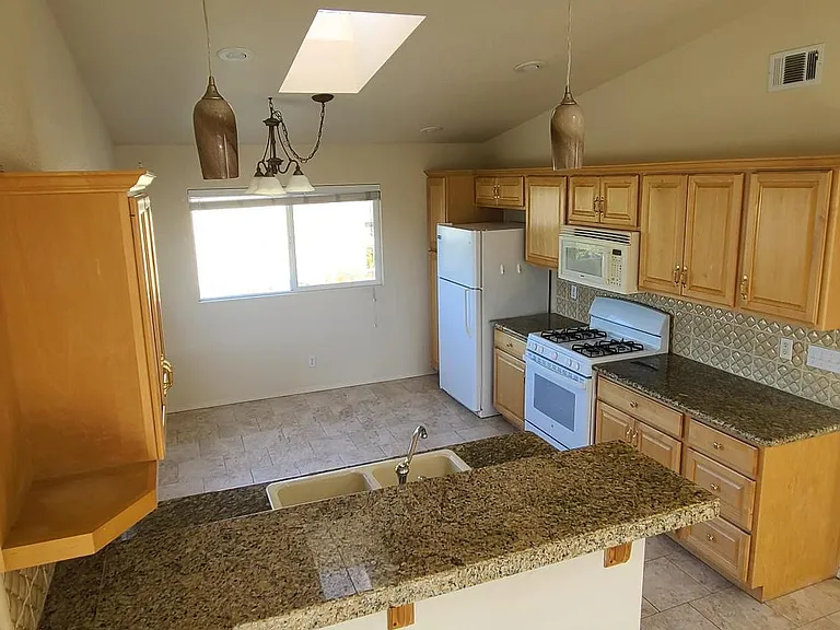 2117 Seaview Ave — Photo 5