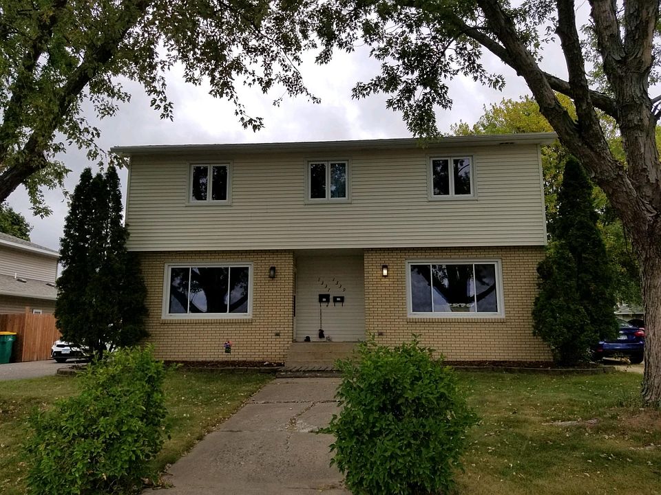 1st image of 1337 & 1339 6th St S