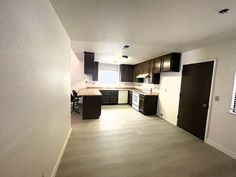6250 Springview Dr — Photo 3