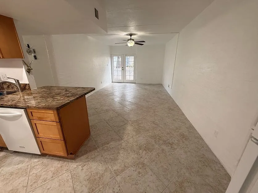 1 bed, 702 sqft, $1,200 — Photo 2
