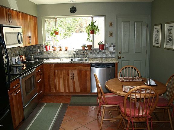 3rd image of 390 E Barbarita Ave