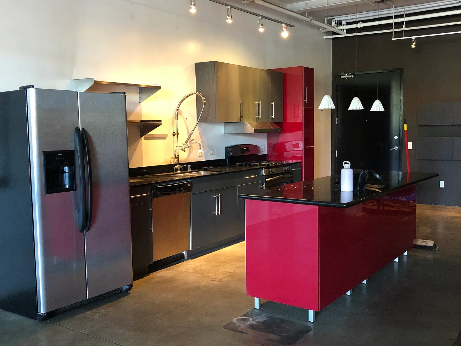 500 Molino St — Photo 4