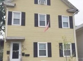 77 Pine St, Holyoke, MA 01040