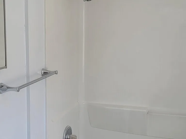 420 Perry St — Photo 5