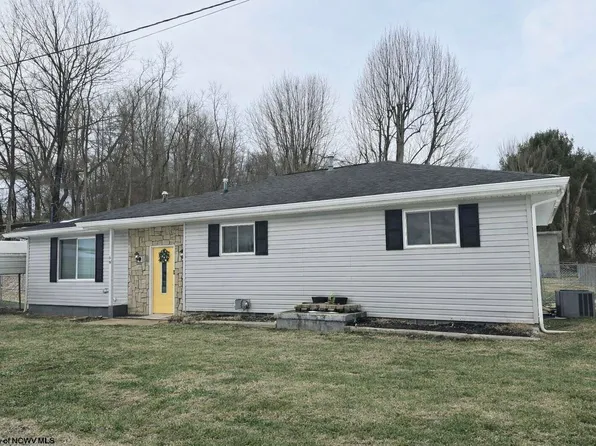 68 School St, Ellenboro, WV 26346