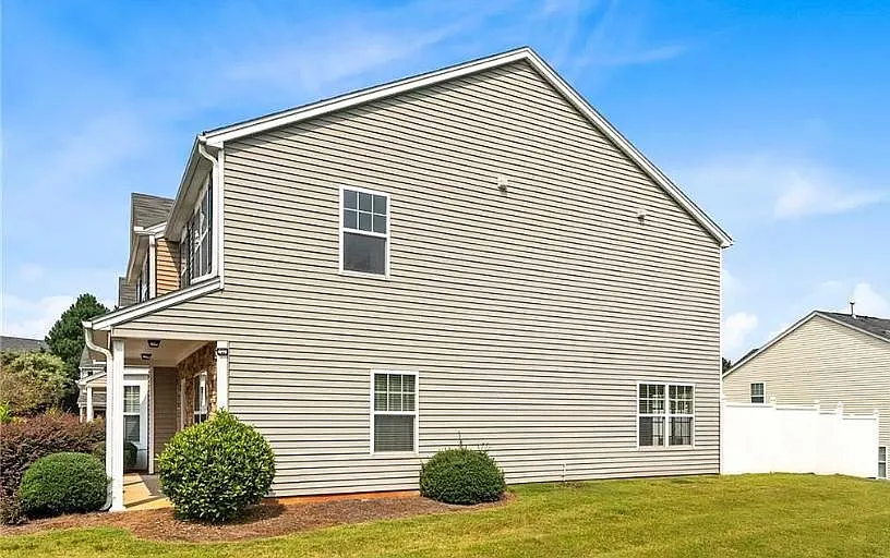 Side View - 7209 Olmstead Dr #D