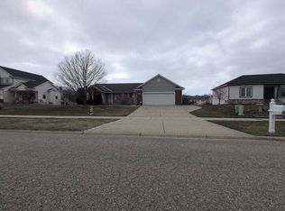 7373 Brewer Dr, Hudsonville, MI