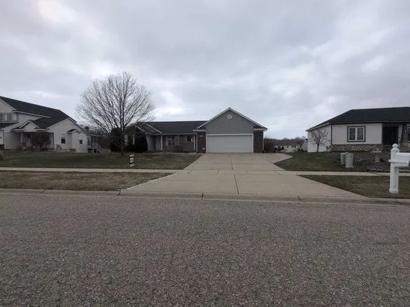 7373 Brewer Dr, Hudsonville, MI 49426