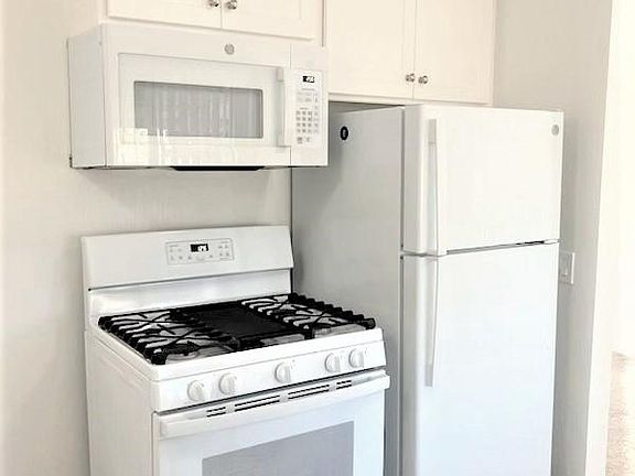 4th image of 970 Alice Ln #4