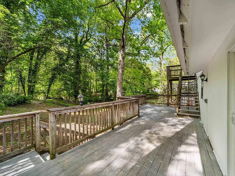1304 Buckingham Rd — Photo 9
