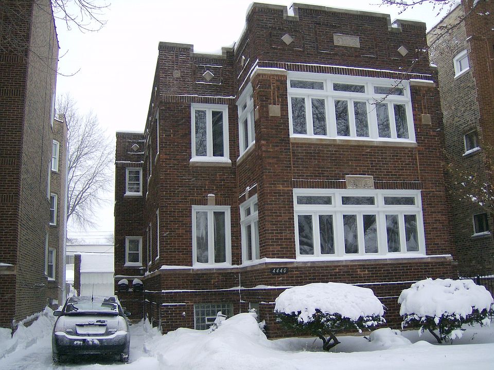 1ST FL DUPLEX W/DRIVEWAY & GARAGE