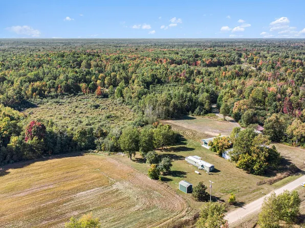 1215 Bear Ave, Harrison, MI 48625