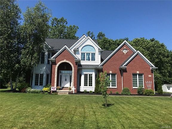 3rd image of 40 Norwood Ln