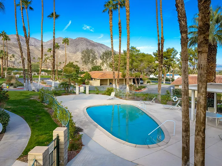 Pool & Spa steps away.