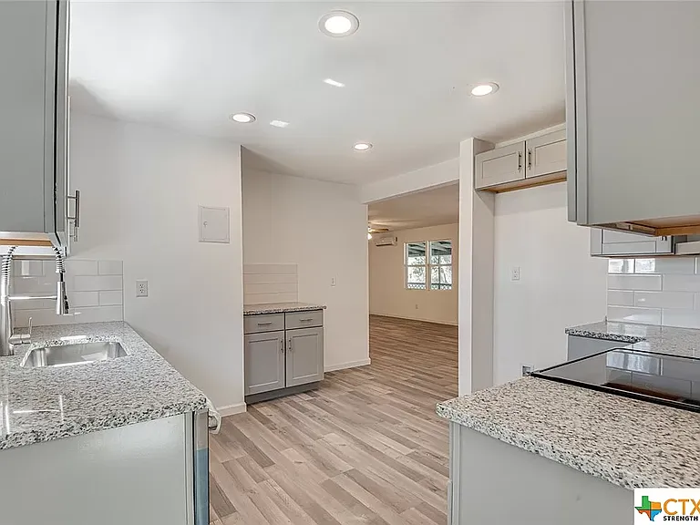 1668 Lakeview Dr — Photo 6