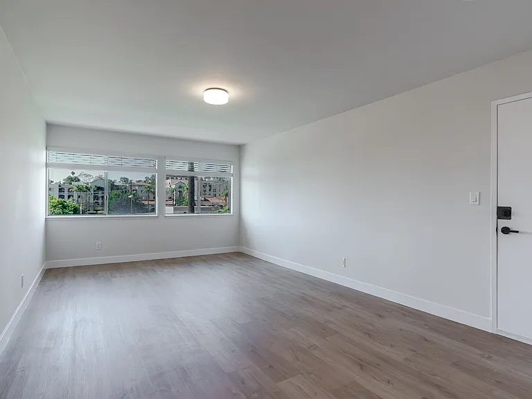 2622 S Hobart Blvd #14 — Photo 7