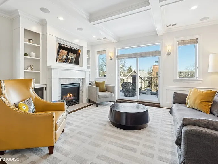 1215 W Barry Ave #3 — Photo 2