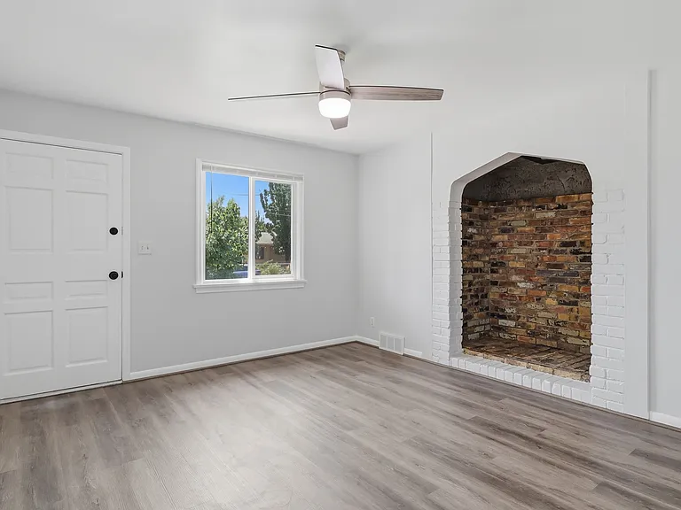654 W Lennox St — Photo 7