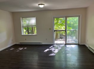 17 Hillcrest St #B, Norwich, CT 06360