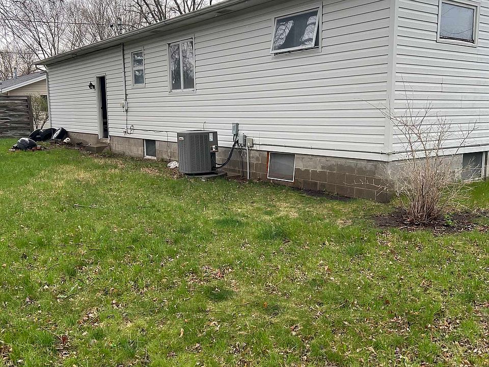 2nd image of 1010 Taft St S