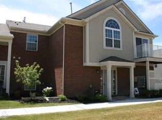 28237 S Pointe Ln, Chesterfield, MI 48051